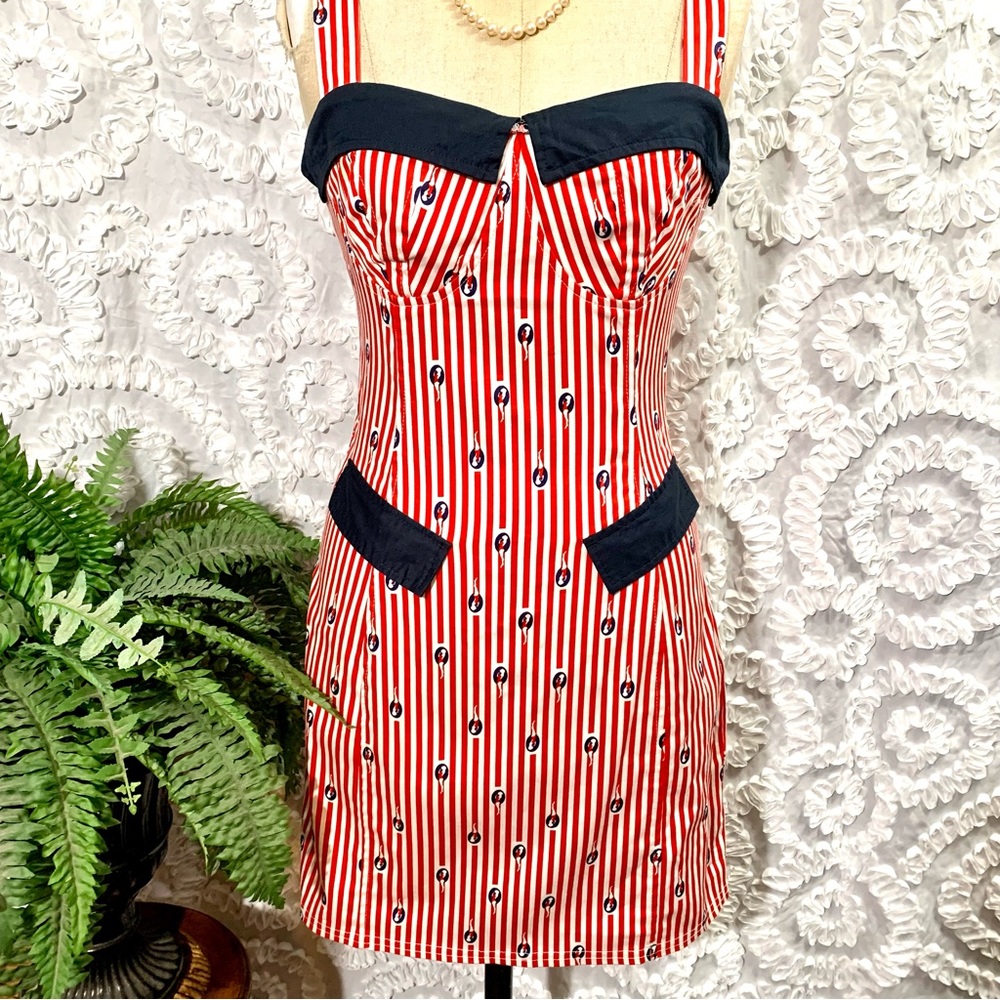 “Marilyn Monroe” pin-up red and white striped bathing beauty print dress- XS - Picture 3 of 12